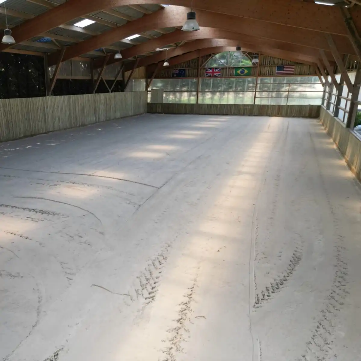 Comment choisir un sol équestre pour un manège couvert ?